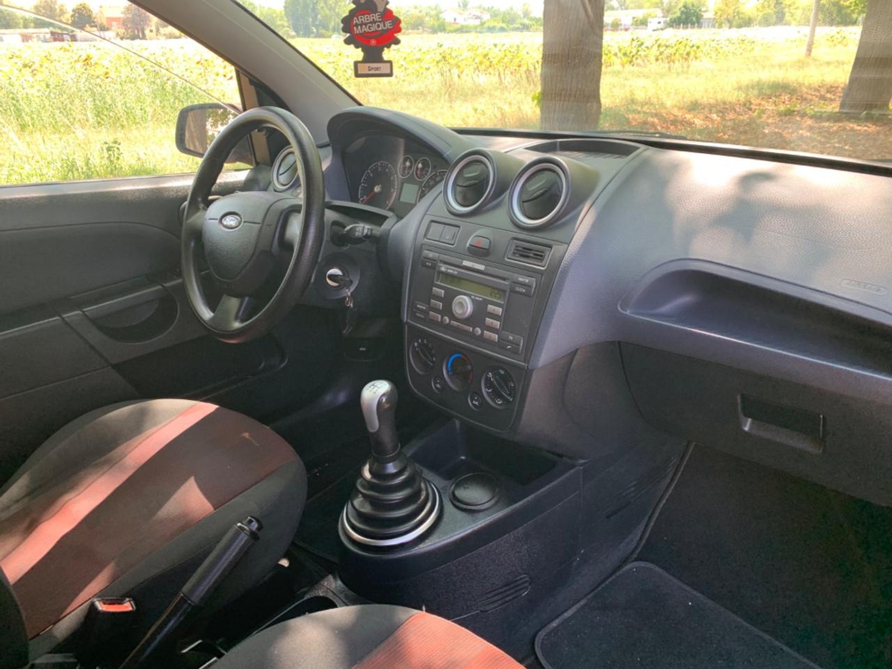 Ford Fiesta 1.2 titanium accessoriata