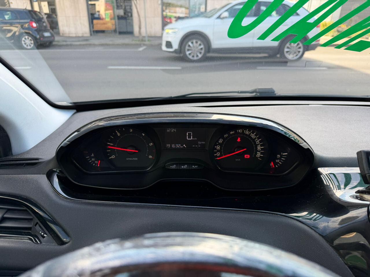 Peugeot 208 1.4 HDi 68 CV 5 porte Allure