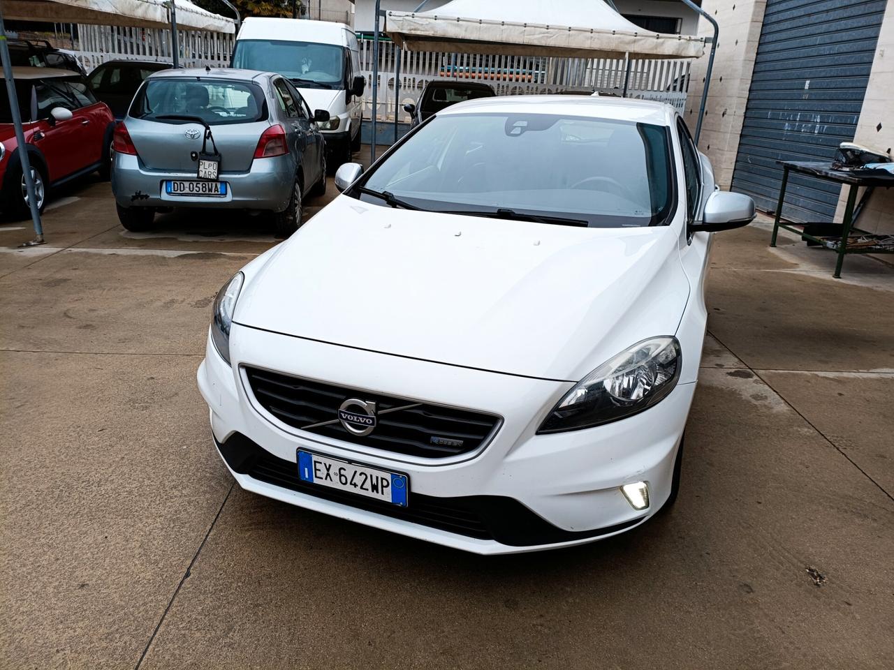 Volvo V40 D2 R-design Momentum