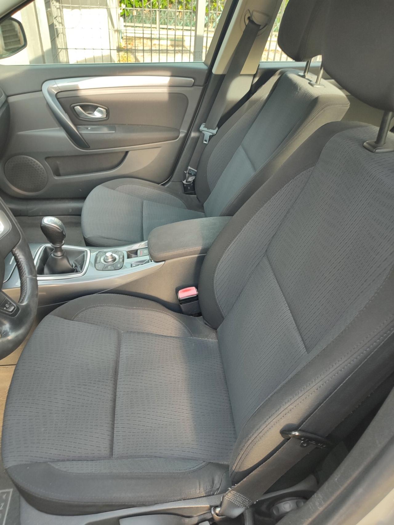 RENAULT NEW LAGUNA 1.5DIESEL BERLINA SPORT POCHI KM