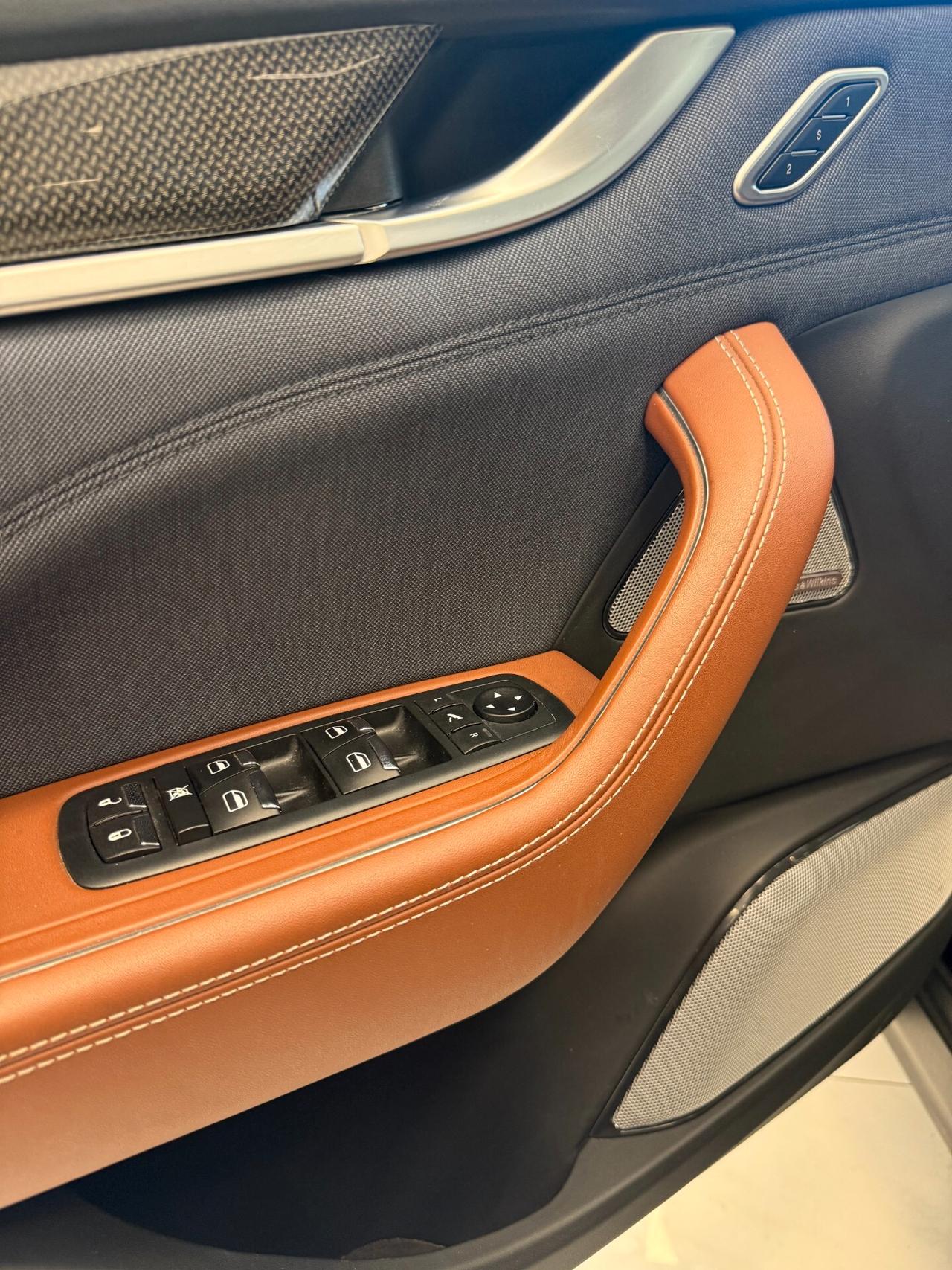 Maserati Levante 3.0 V6 Granlusso 250cv auto TETTO APRIBILE,APPLE CARPLAY,TELECAMERA,NAVIGATORE,PELLE