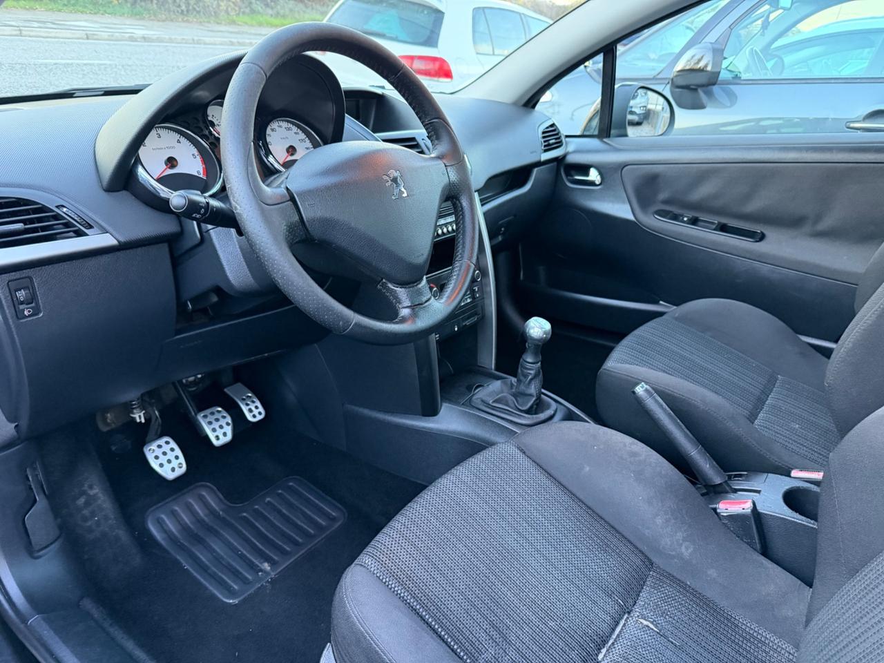 Peugeot 207 1.6 8V HDi 112CV CC Tecno