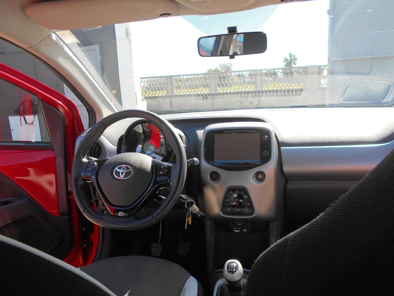 Toyota Aygo 1.0 VVT-i 69 CV 5 porte x-play