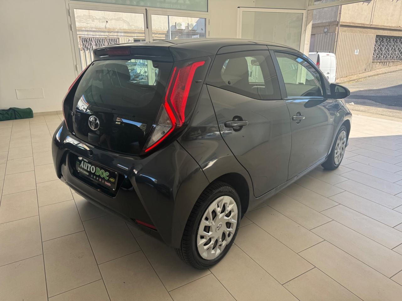 Toyota Aygo 1.0 VVT-i 69 CV 5 porte x-business MMT
