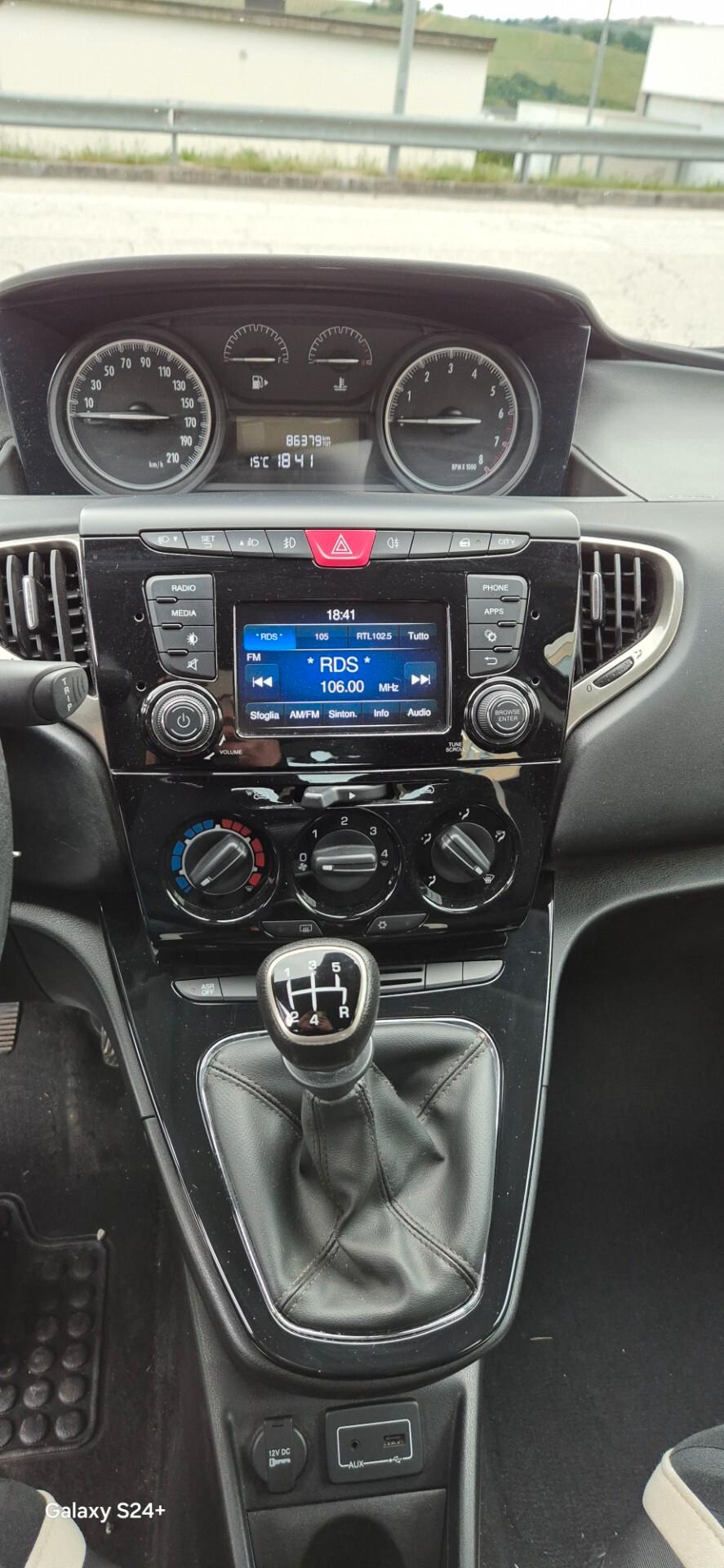 Lancia Ypsilon 1.2 69 CV 5 porte Gold NEOPATENTATI