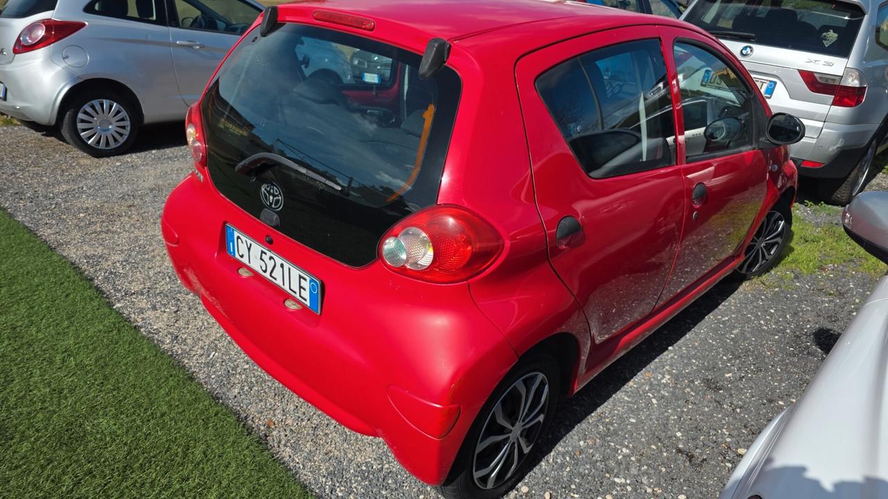 Toyota aygo 1.0 benzina neopatentati