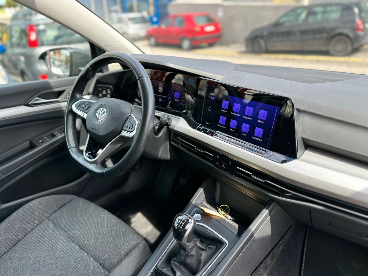 Volkswagen Golf 1.0 TSI EVO Life adatta a neopatentati garanzia permute finaziamento
