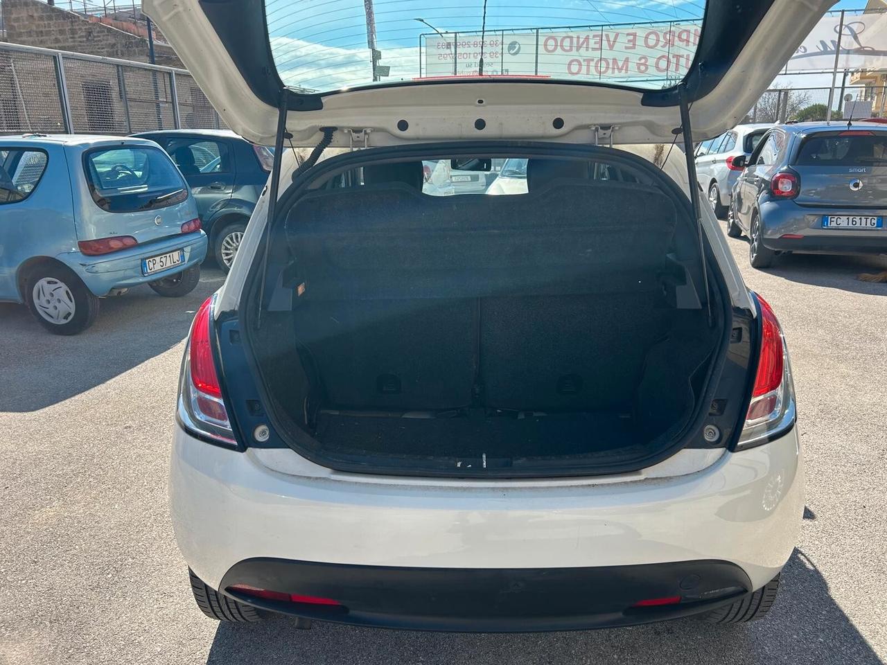 Lancia Ypsilon 1.2cc benzina 12 mesi garanzia-2013