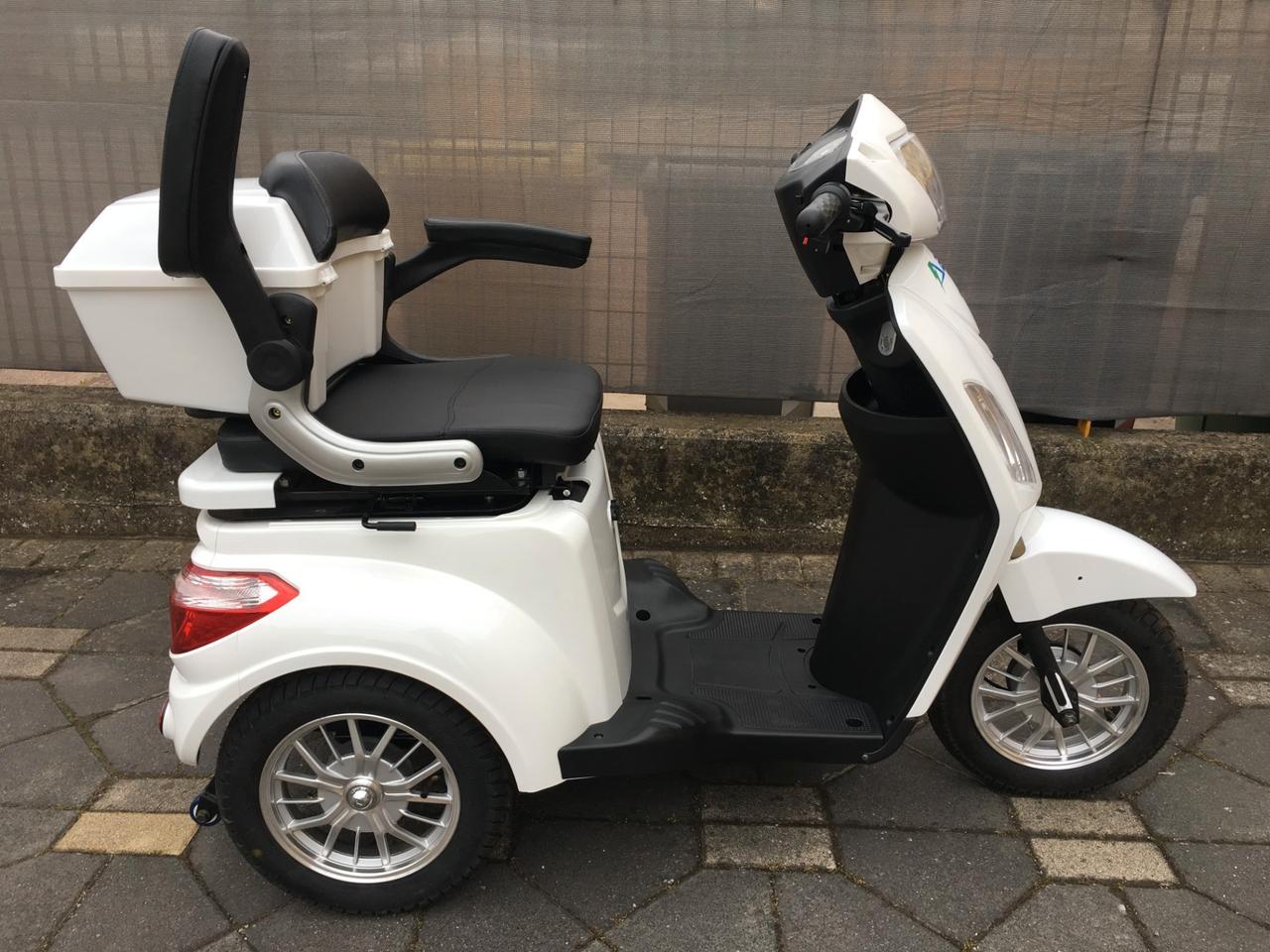 DELTA3 Scooter elettrico per anziani/disabili