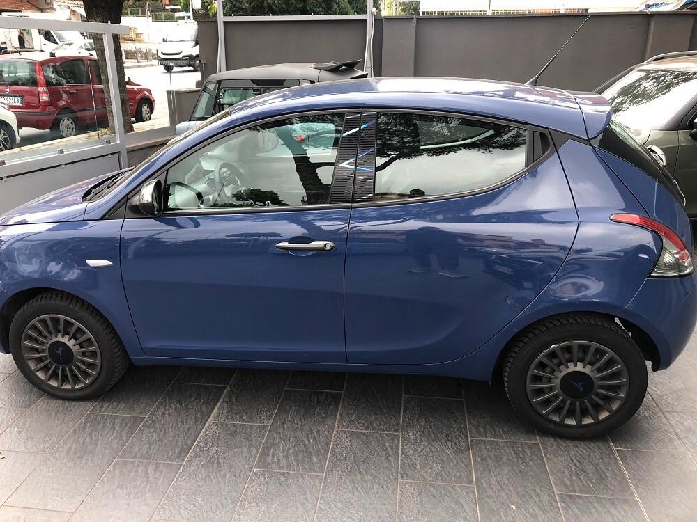 Lancia Ypsilon 1.2 69 CV 5 porte Unyca