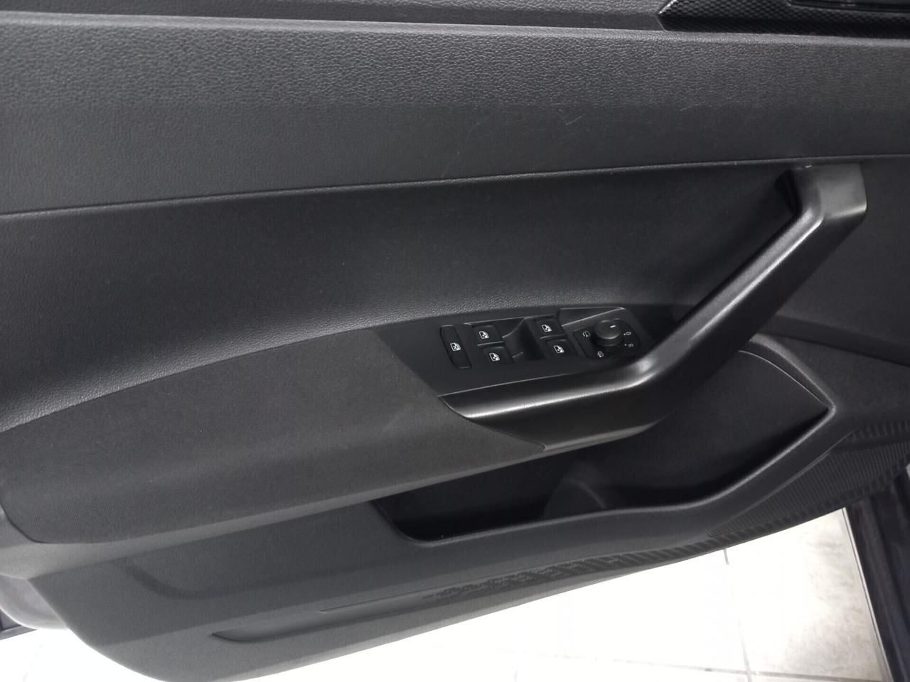 Volkswagen Polo anno 2022 benzina 1.0 km 34 mila