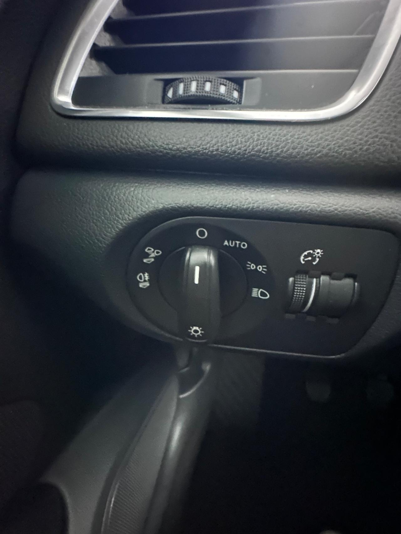 Audi Q3 2.0 TDI 120 CV Business