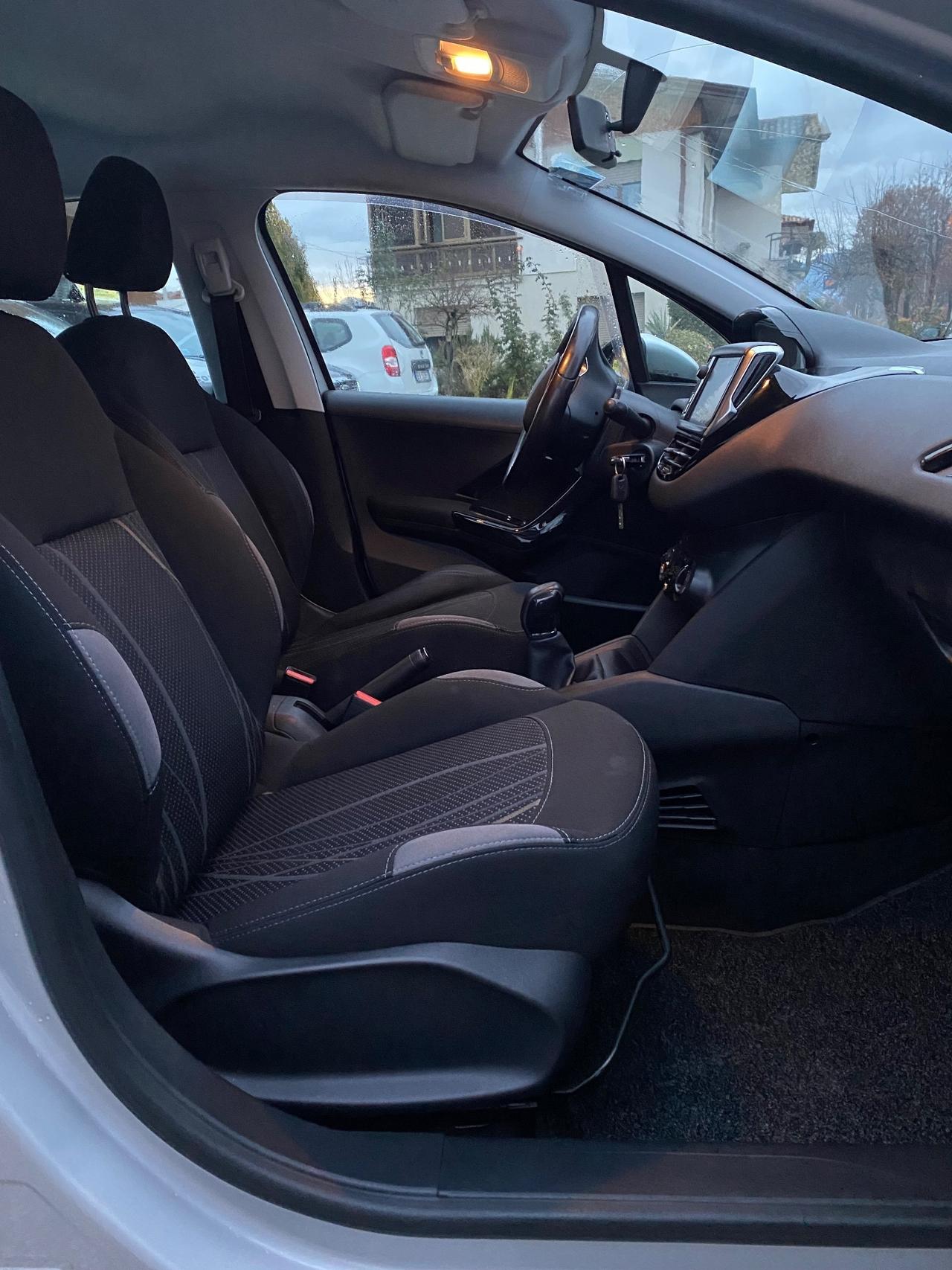 Peugeot 208 PureTech 82 5 porte Allure