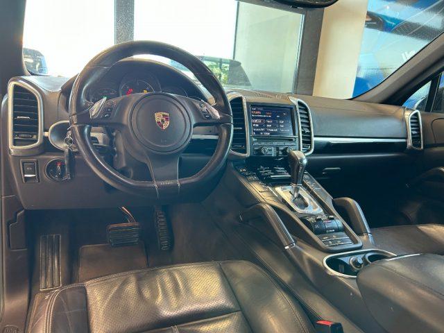 PORSCHE Cayenne 3.0 Diesel - BOOK SERVICE