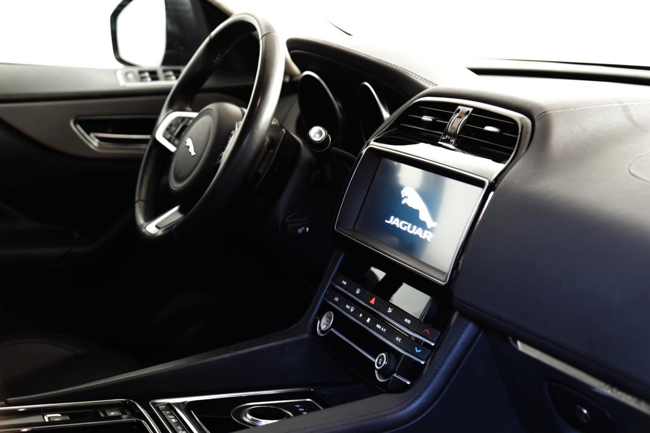 Jaguar F-Pace 2.0 D 180 CV AWD aut. Chequered Flag