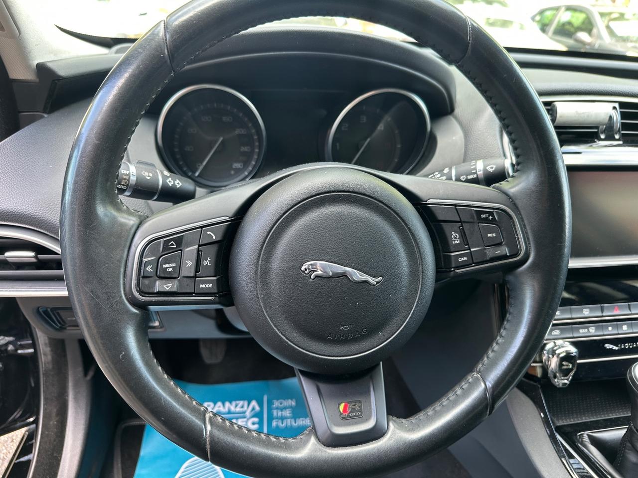 Jaguar XE 2.0 D Turbo aut. R-Sport
