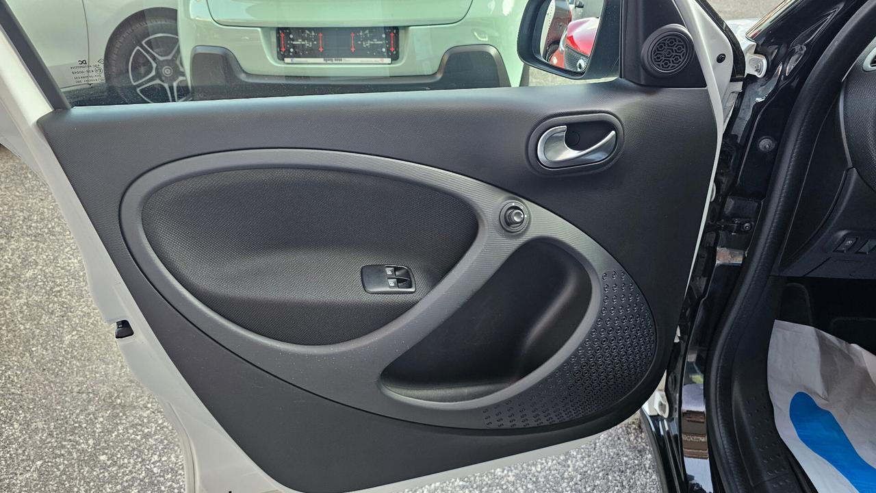 Smart forfour 70 1.0 twinamic Passion PACK SPORT + URBAN NAV TAGL UFF