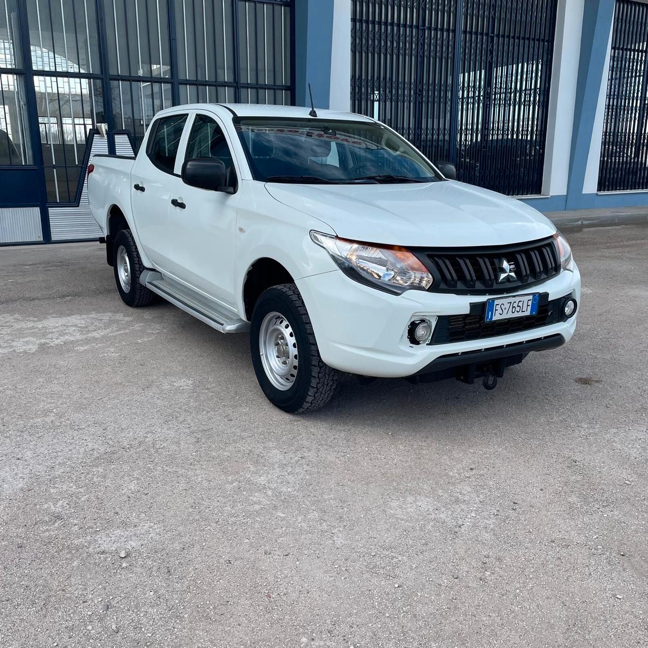 Mitsubishi L200 2.4 DI-D/154CV Double Cab Invite