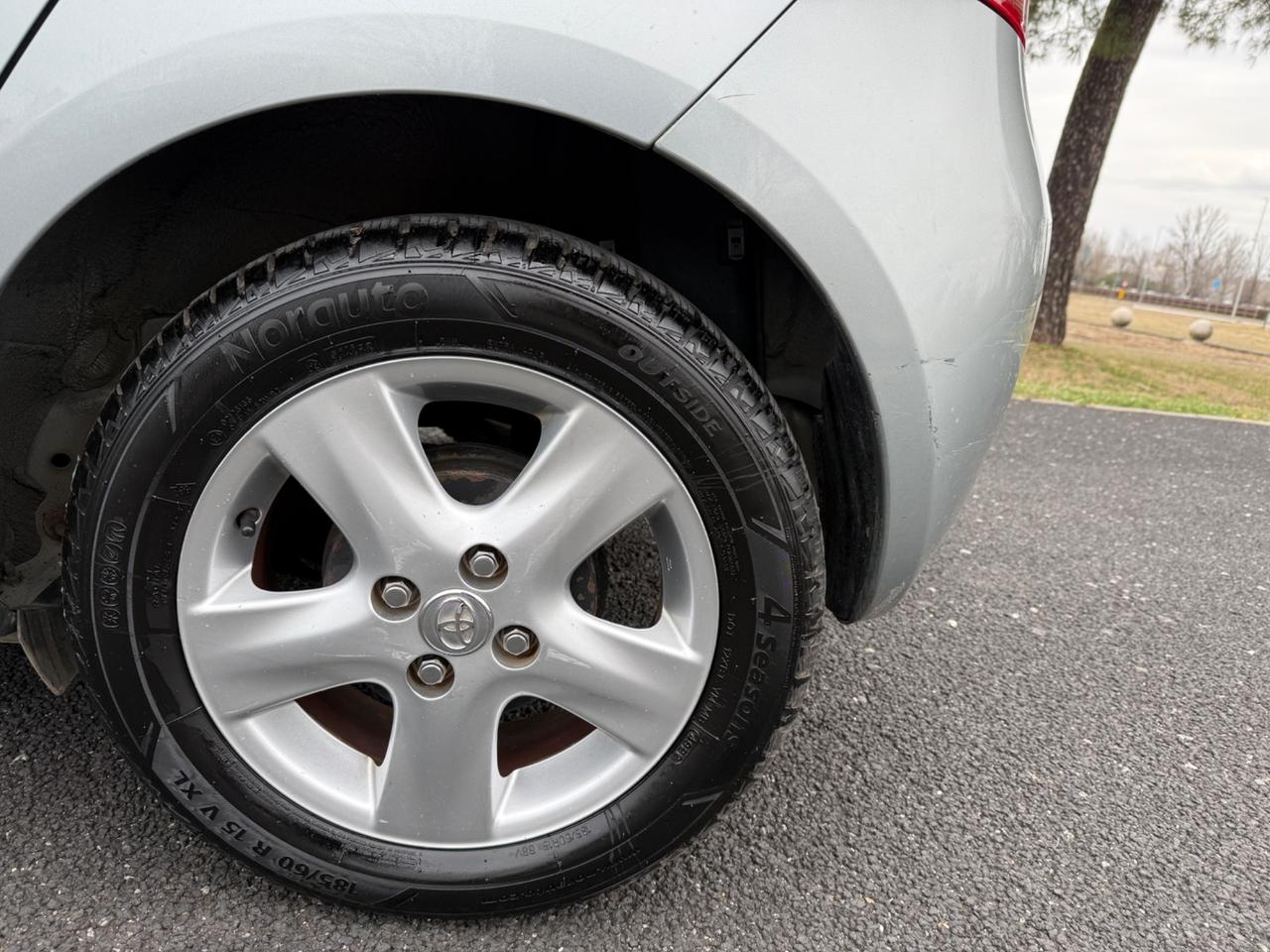 Toyota Yaris 1.0 5 porte