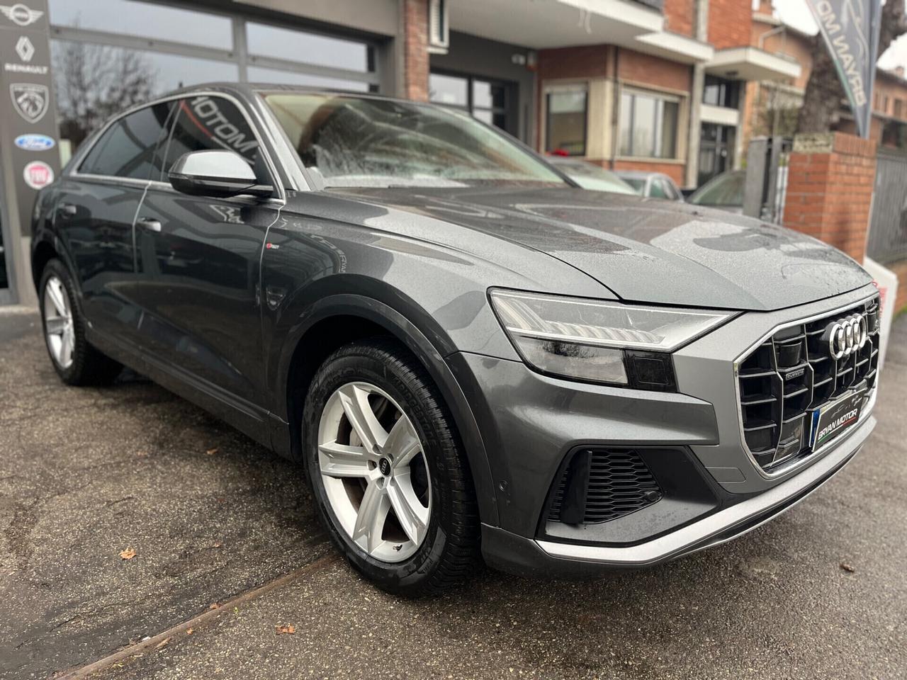 Audi Q8 55 TFSI quattro tiptronic