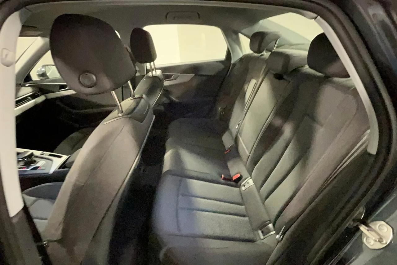 Audi A4 40 TDI quattro S tronic Business Advanced