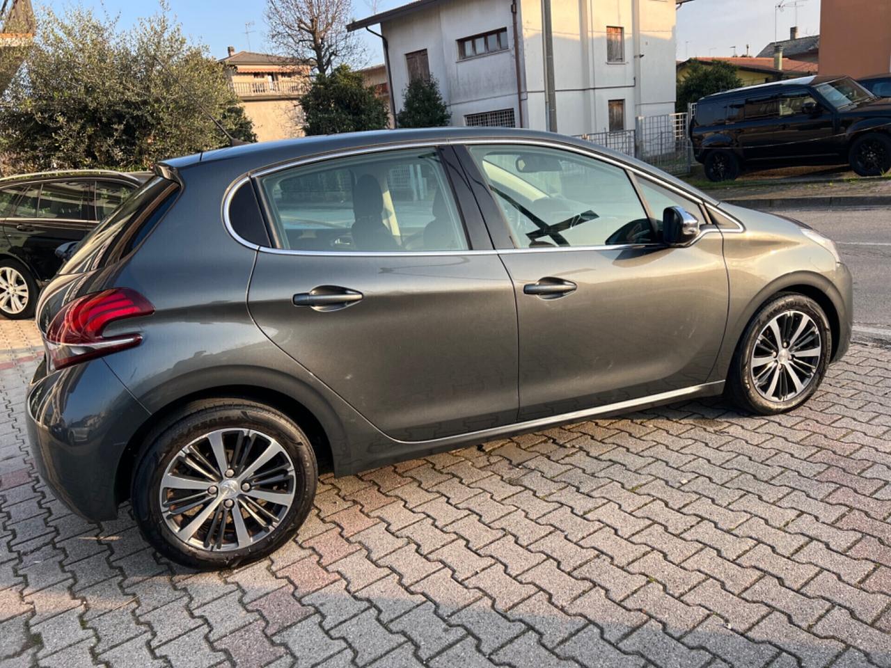 Peugeot 208 1.2 benz. 82 5 porte Allure ok Neopatentati