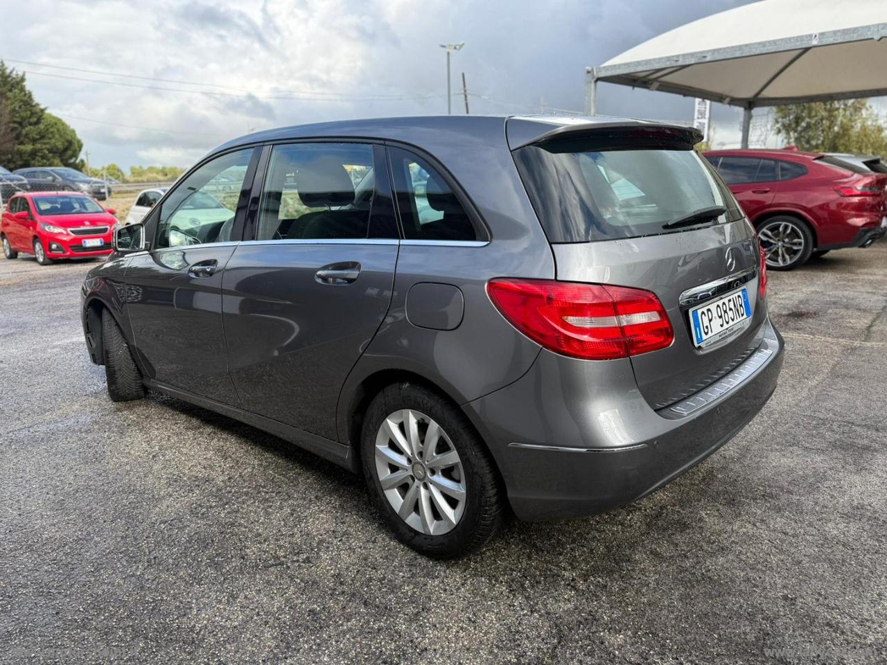 MERCEDES-BENZ B 180 d Premium