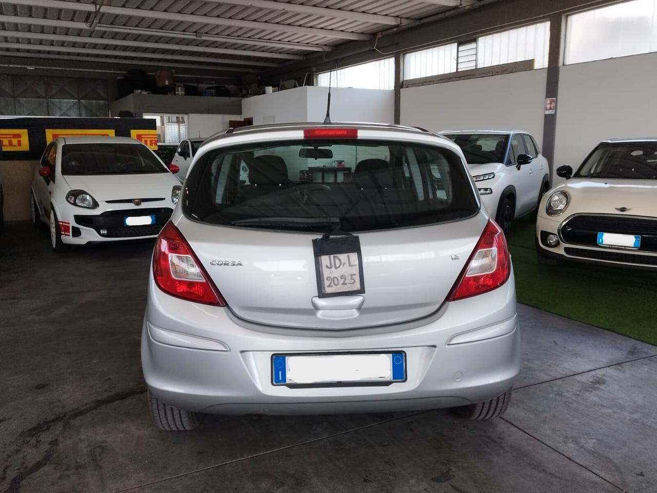 Opel Corsa 1.2 5 porte Cosmo