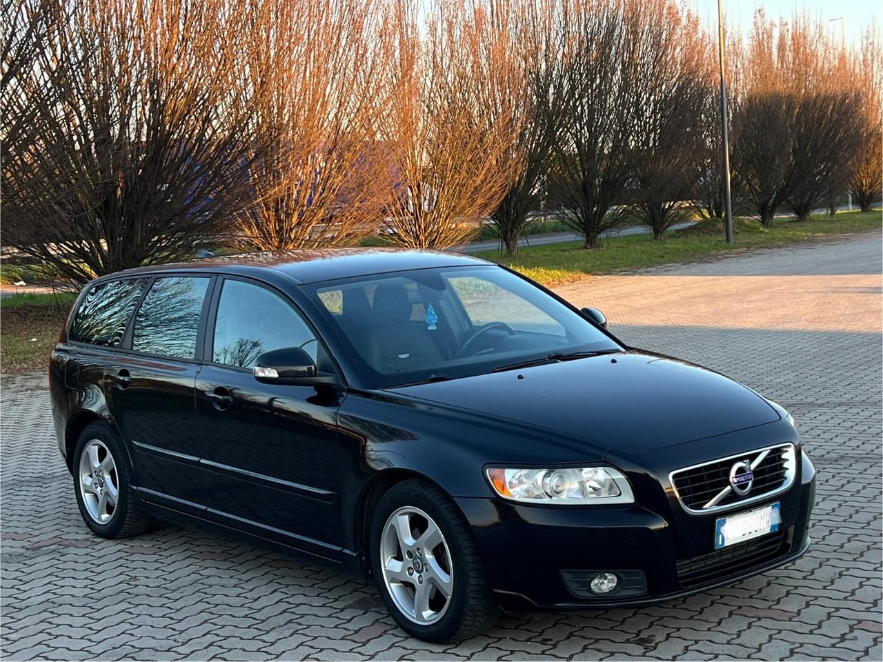 Volvo V50 D2 R-design