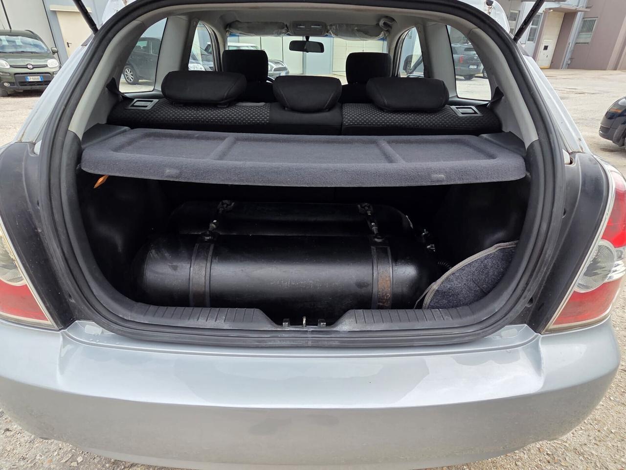 Hyundai Accent 1.4 DYNAMIC METANO -soli km 65.000-