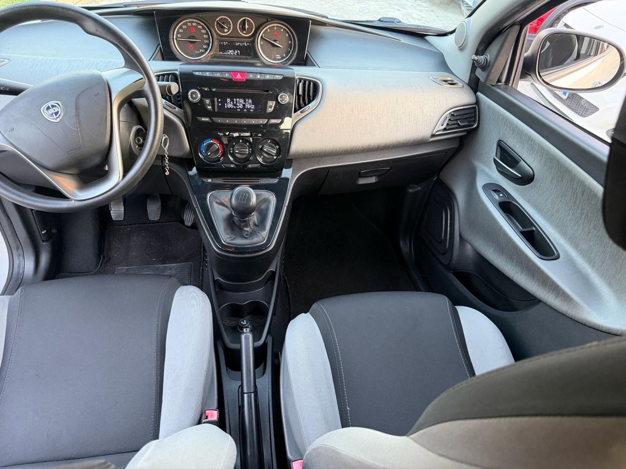 Lancia Ypsilon 1.2 69 CV 5 porte GPL Ecochic Gold neopatentati