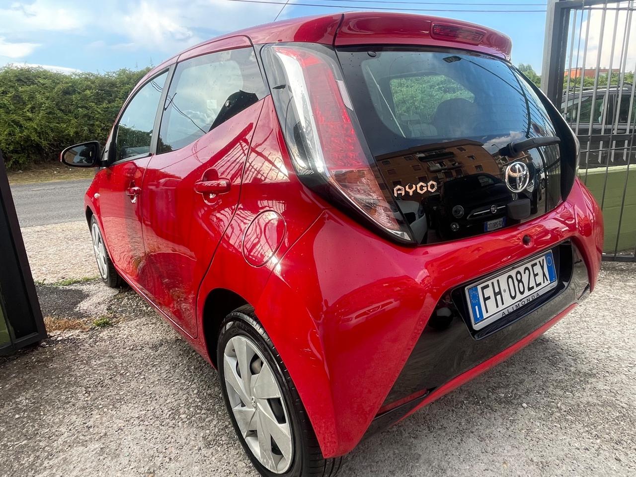 Toyota Aygo 1.0 VVT-i 69 CV 5 porte x-cite TSS