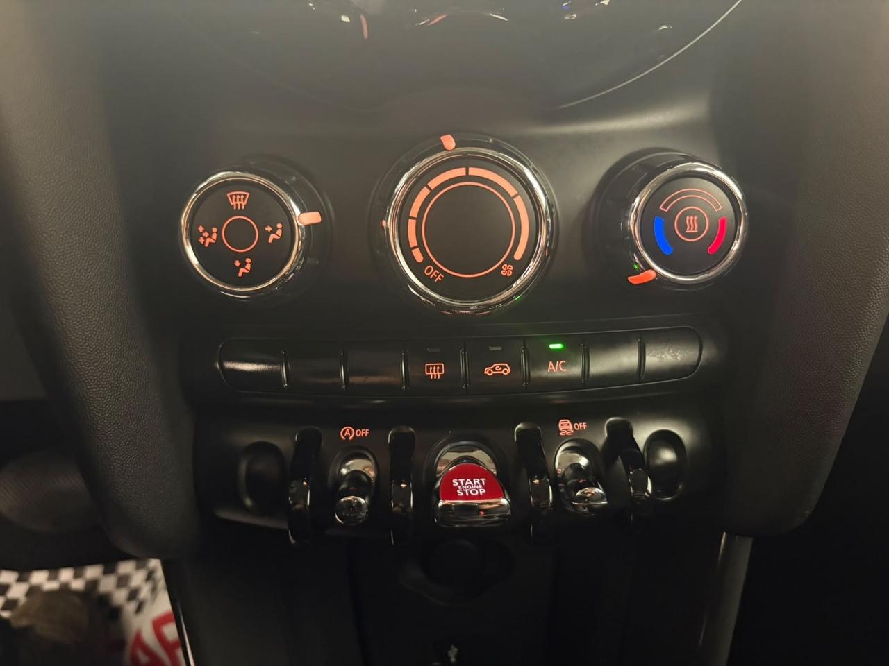 Mini Cooper 1500 D Baker Street Unipro 2019