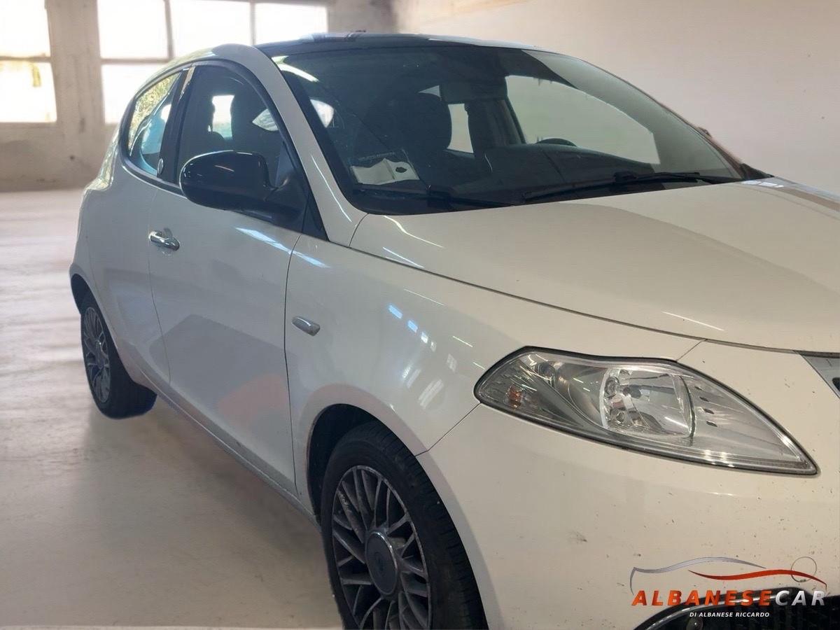 Lancia Ypsilon 1.2 69 CV 5 P. GPL Gold/TETTO APRIBILE