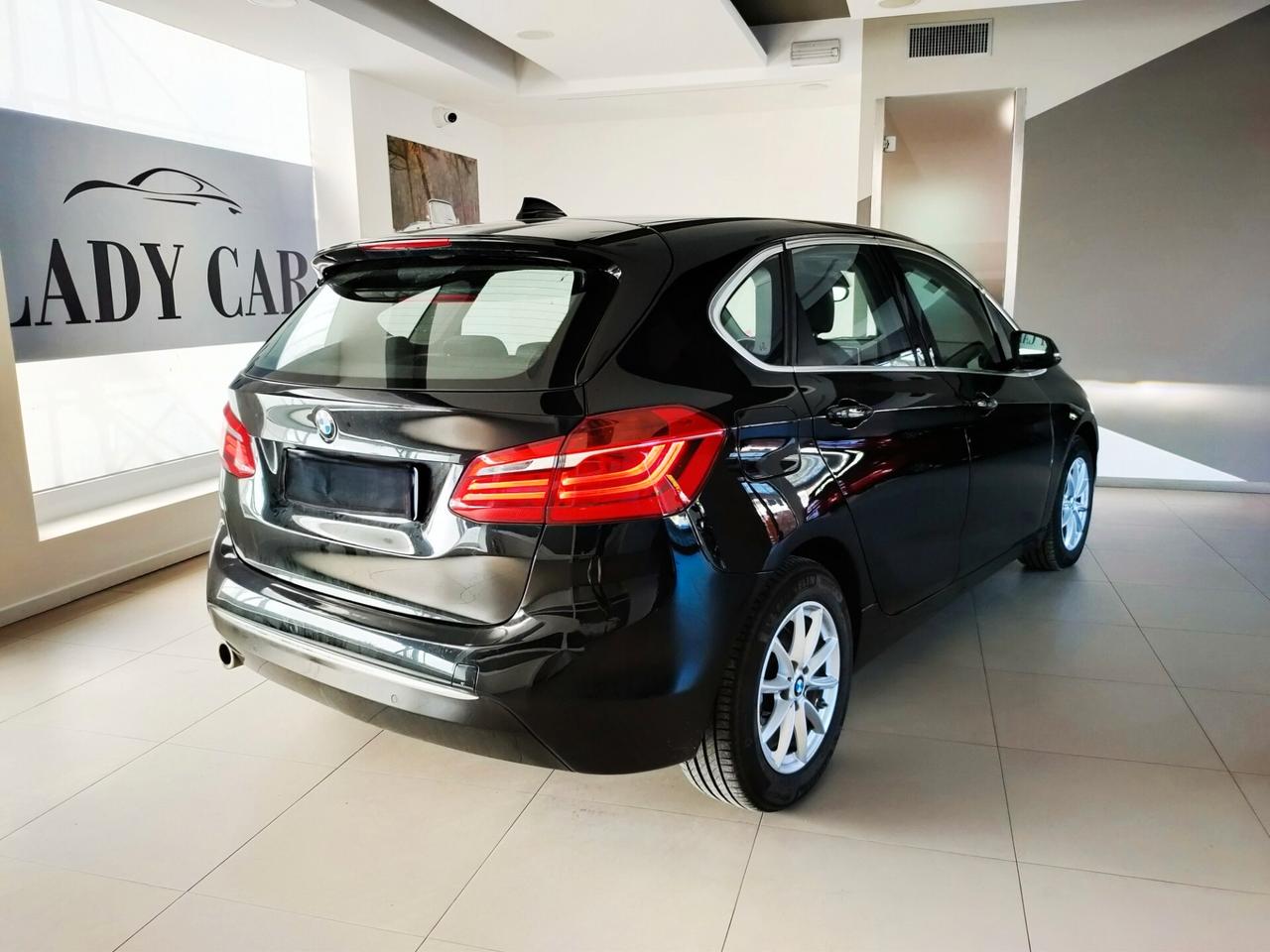 BMW 216d ACTIVE TOURER "LUXURY" -NAVI-FULL LED