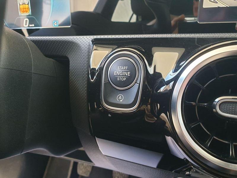 Mercedes-Benz Classe A A 160 Sport DA 229,00 AL MESE
