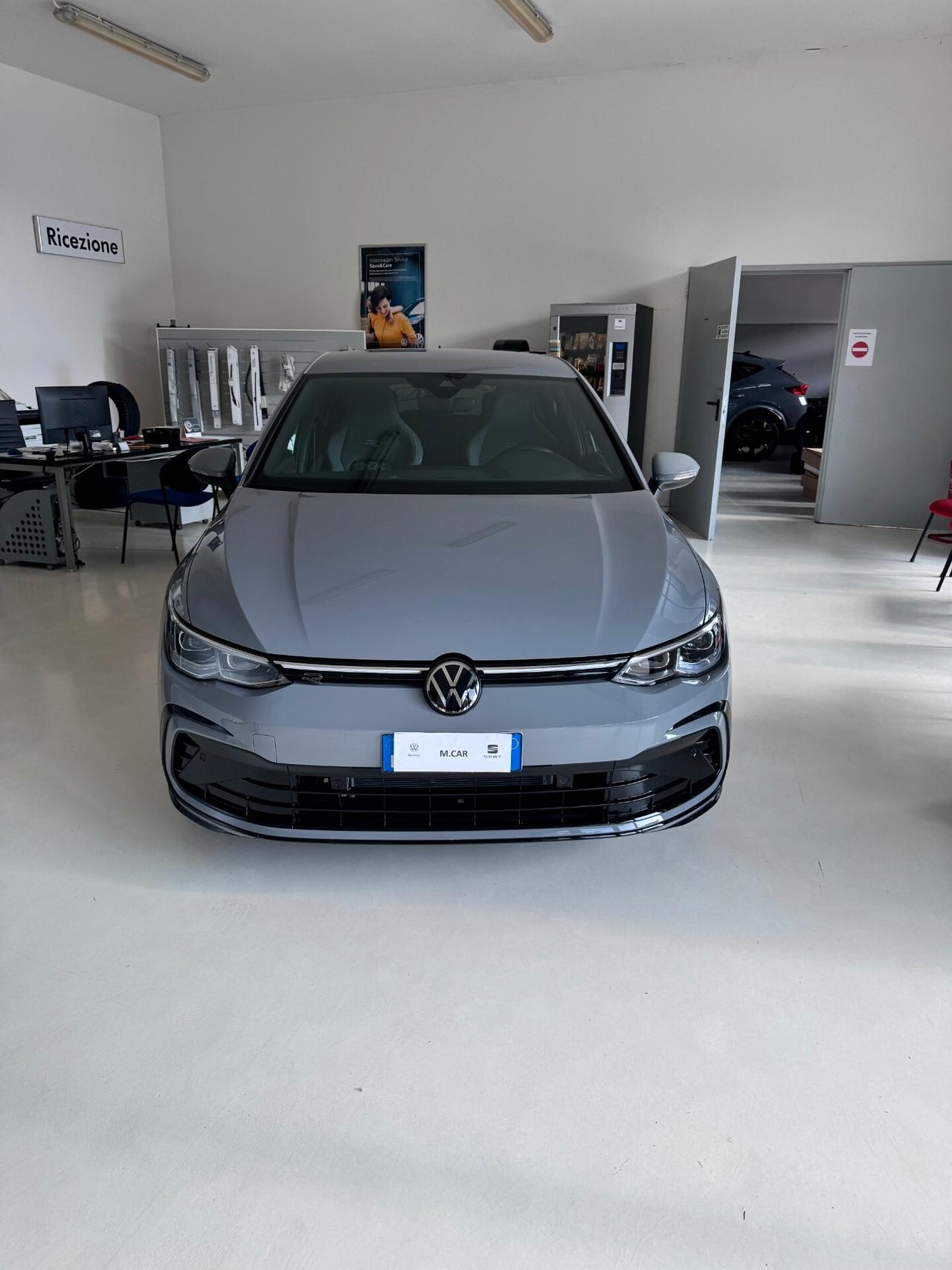 Volkswagen Golf 1.5 eTSI 130 CV EVO ACT DSG R-Line