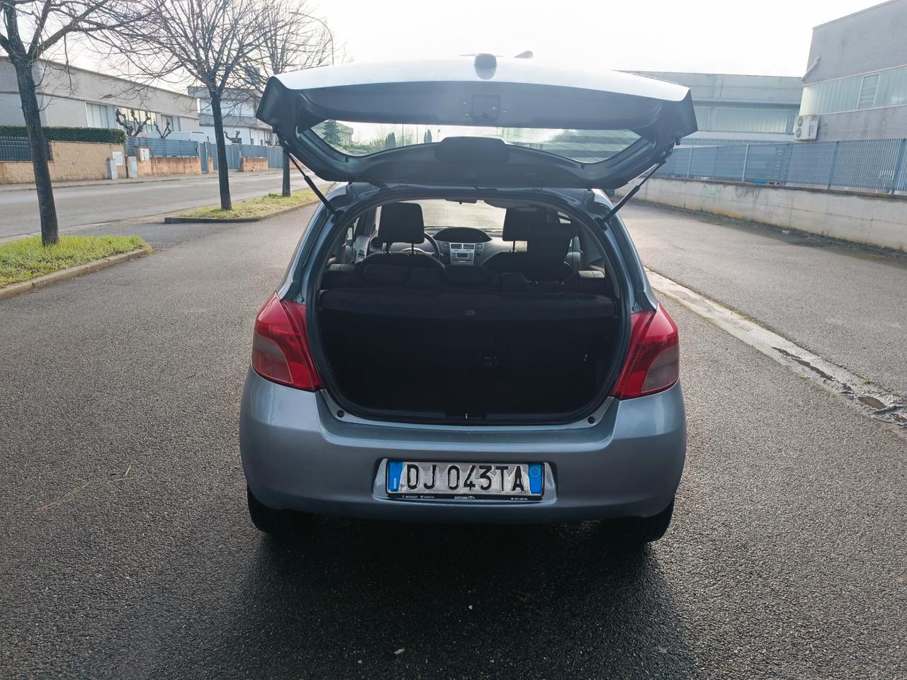 Toyota Yaris 1.0 SOLO 99.000 KM NEOPATENTATI