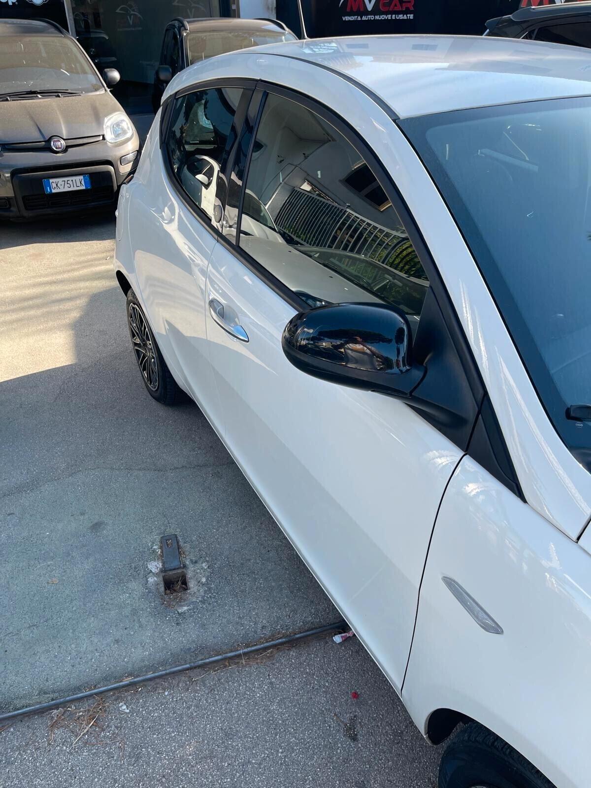 Lancia Ypsilon 1.0 FireFly 5 porte S&S Hybrid Ecochic Gold