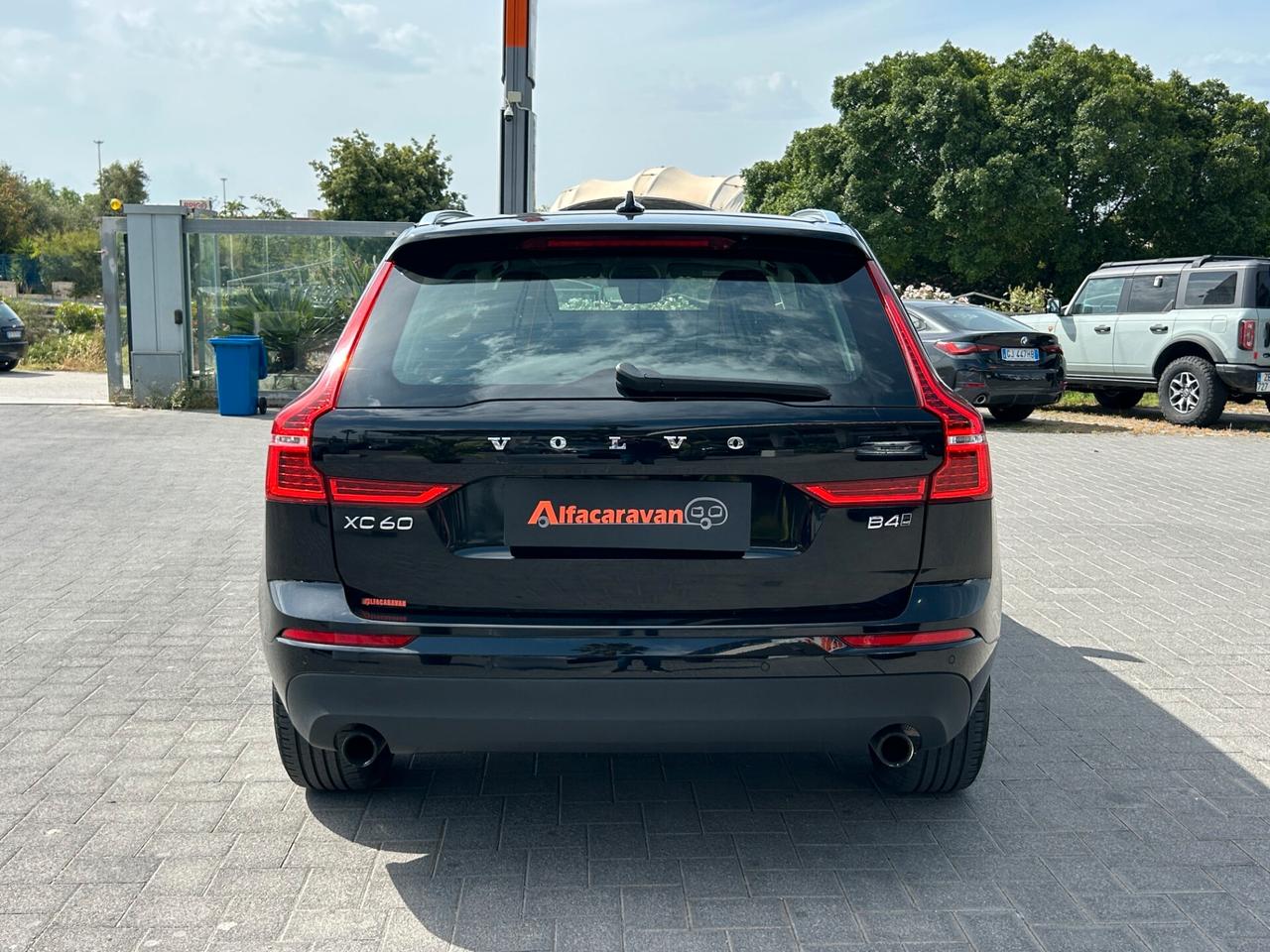 Volvo XC60 2.0 b4 Momentum awd auto