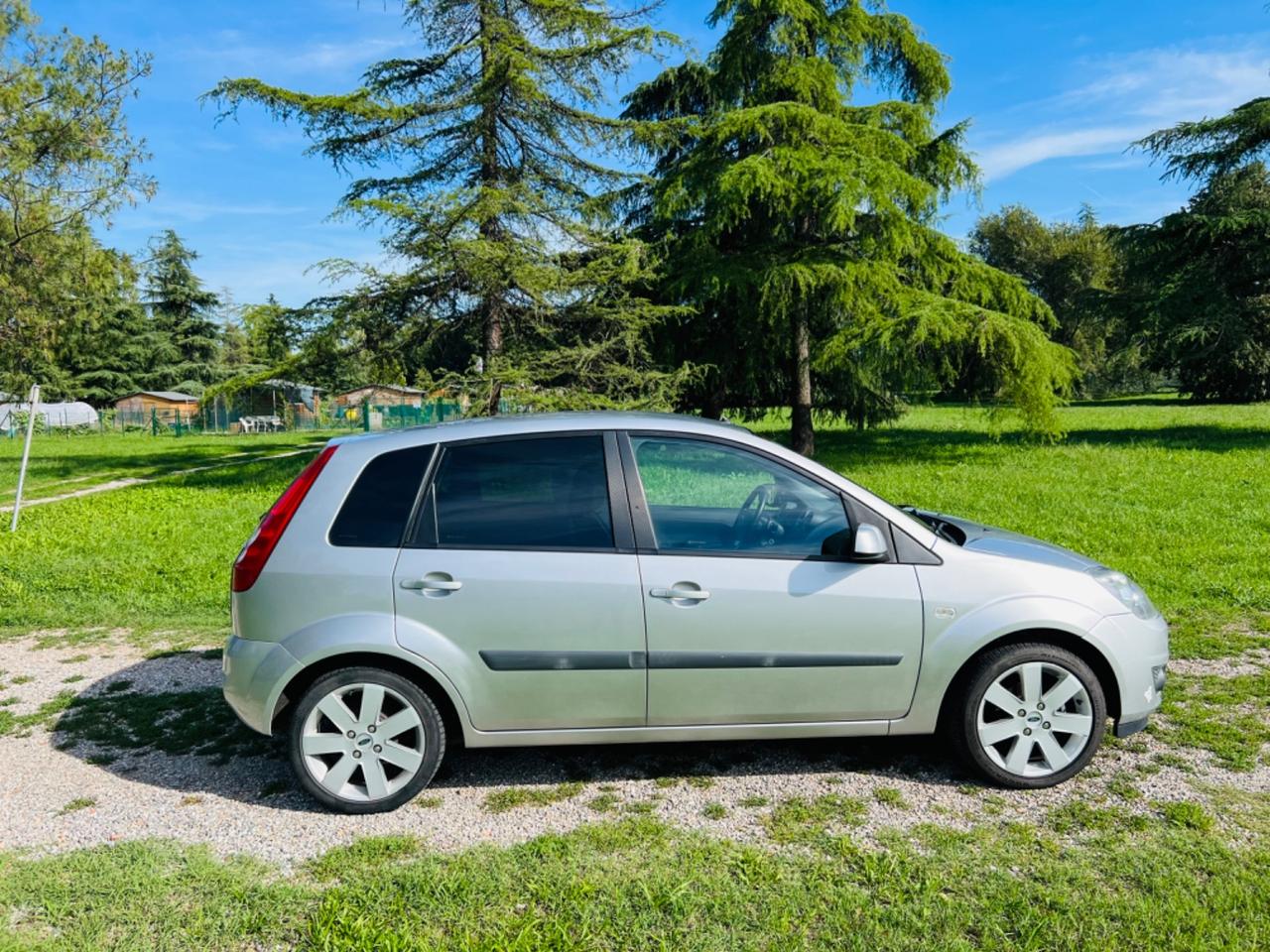 Ford Fiesta 1.2 16V 5p. Ghia