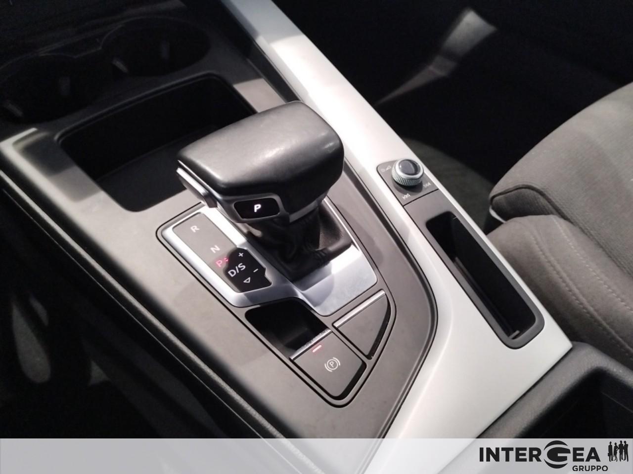 AUDI A4 Avant 30 2.0 tdi Business Sport 122cv s-tronic my16