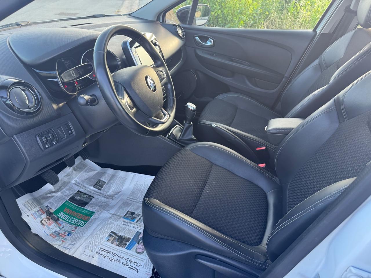 Renault Clio dCi 8V 75 CV 5 porte Moschino Life N 1 (autocarro)