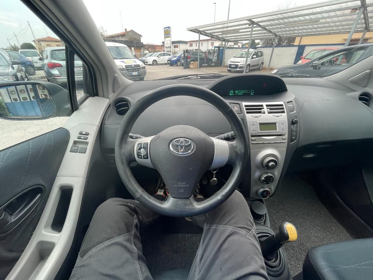 Toyota Yaris 1.0 5 porte