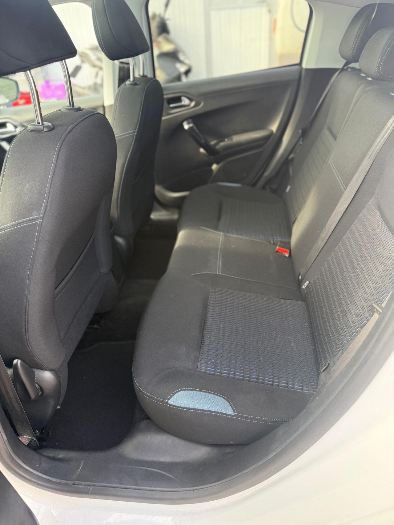 Peugeot 208 1.2 VTi NEOPATENTATI OK SOLO 130.000 KM