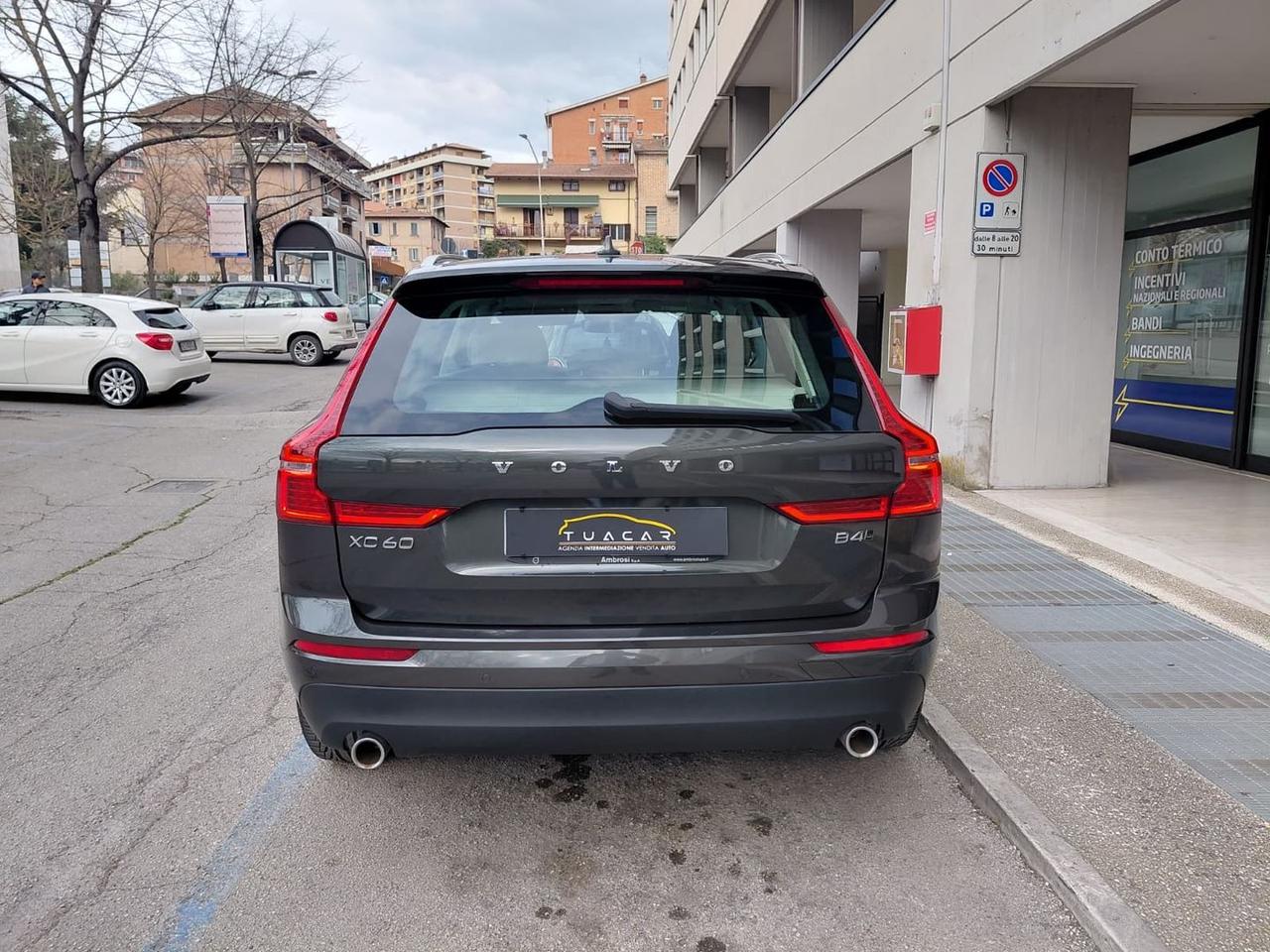 Volvo XC 60 Momentum Pro 2.0 B4 MHEV #10050