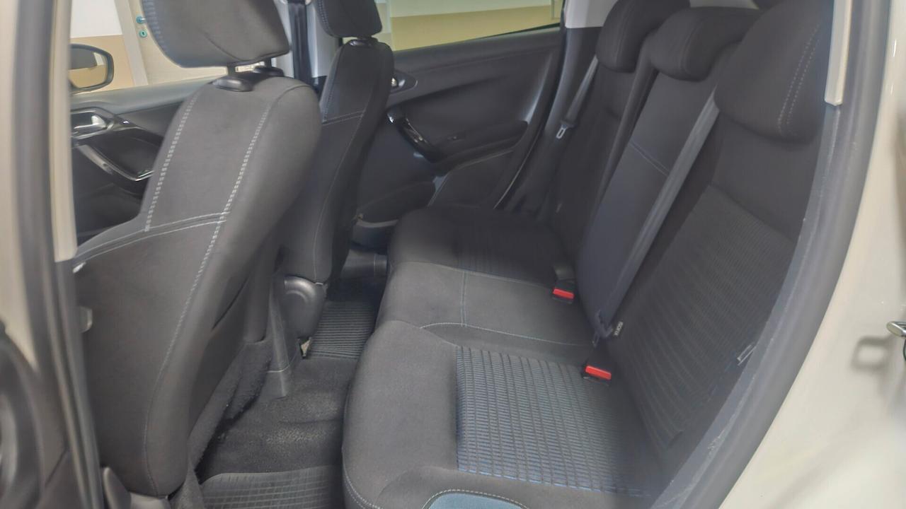 Peugeot 208 1.4 HDi 68 CV 5 porte Allure