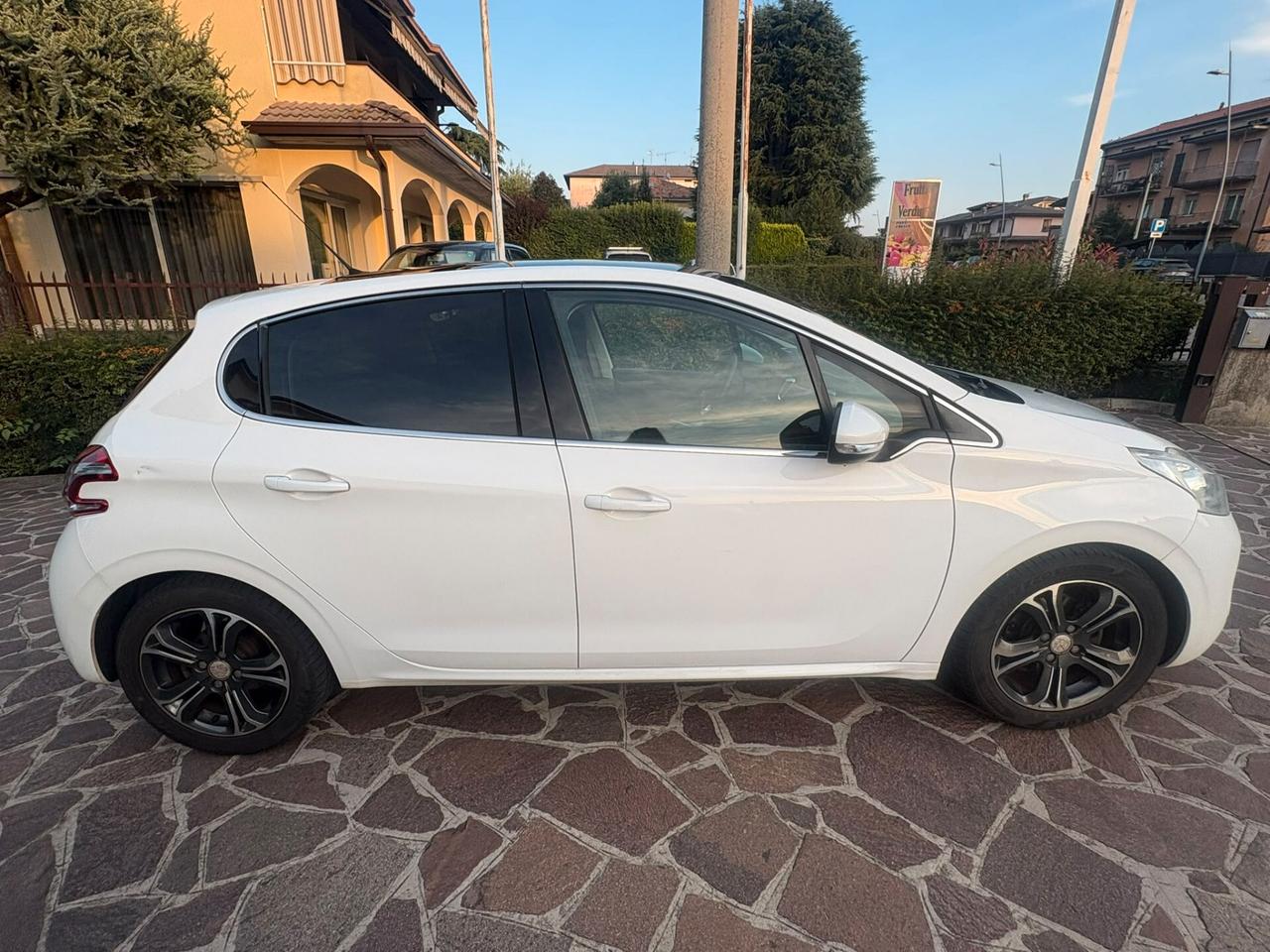Peugeot 208 1.6 e-HDi 92 CV Stop&Start 5 porte Allure