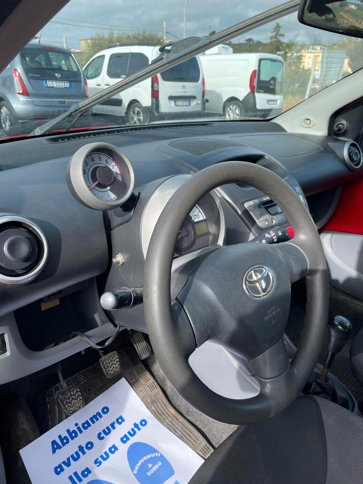 Toyota Aygo 1.0 12V VVT-i 5 porte 68cv