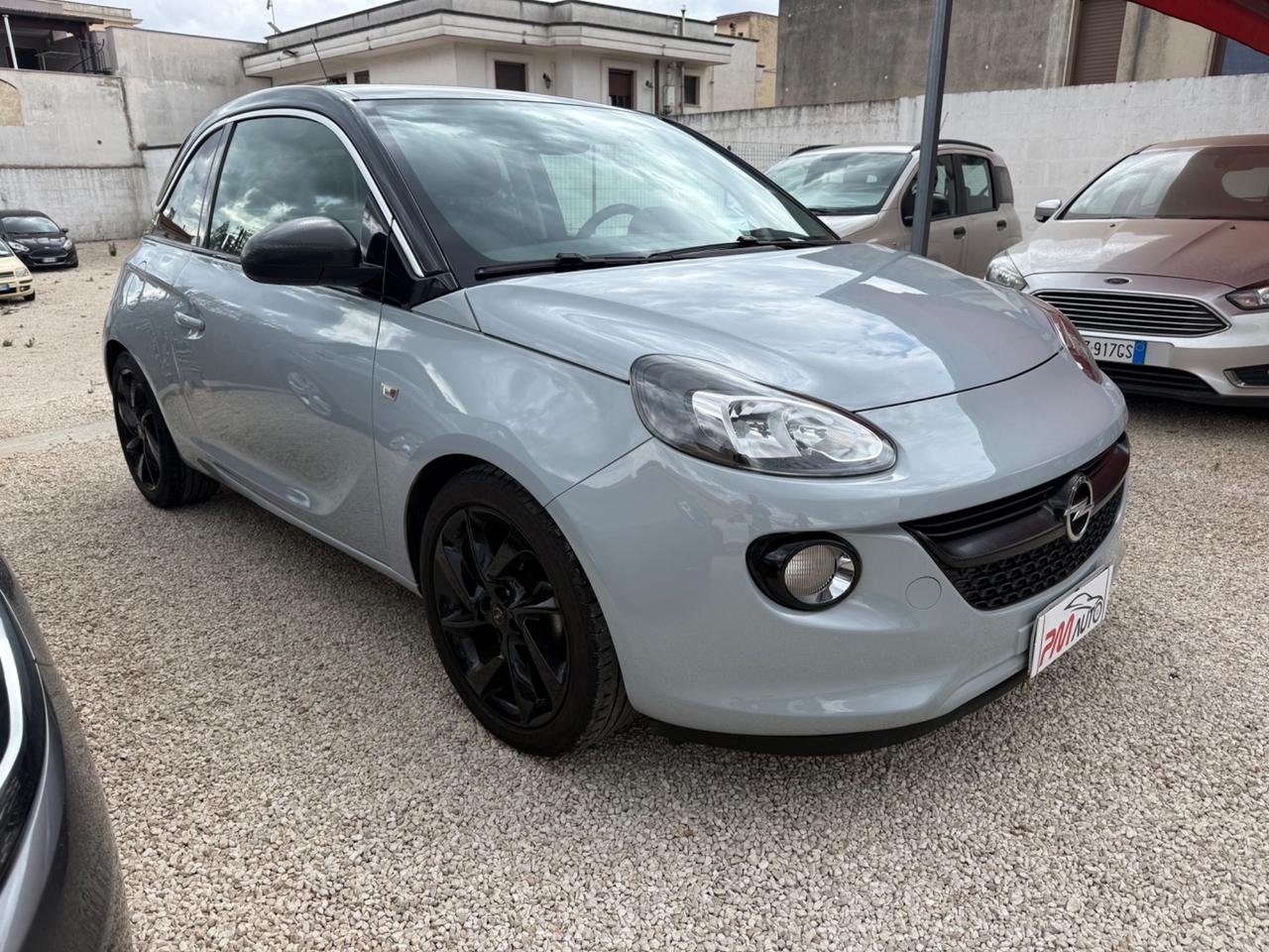 Opel Adam 1.2 70 CV Black Jack